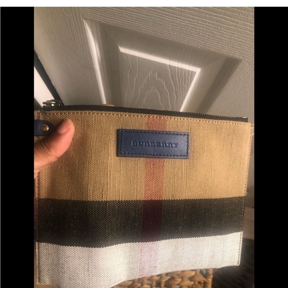 Burberry Mega Check Tassel Heston Tote - Picture 6 of 9